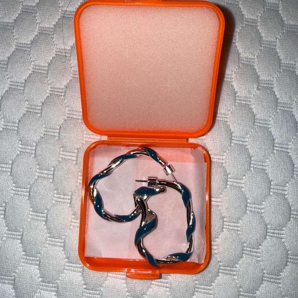 NWT Emma Pills Dark Denim Obsession Twist Hoops Earrings - Picture 8 of 8